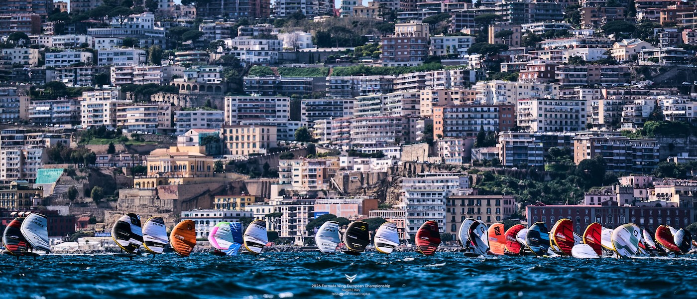 Napoli incorona i campioni d’Europa di wingfoil racing: Ernesto De Amicis e Maddy Spanu sono vice Campioni Europei